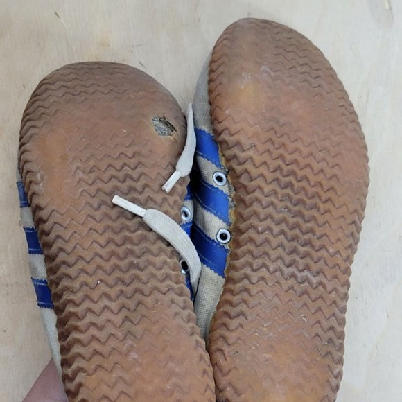 Vintage Adidas Gray Blue Stripes Made in Taiwan Rubber Soles Have Wear - Picture 8 of 9